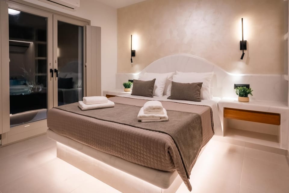 Serenity Collection Suites House in Santorini