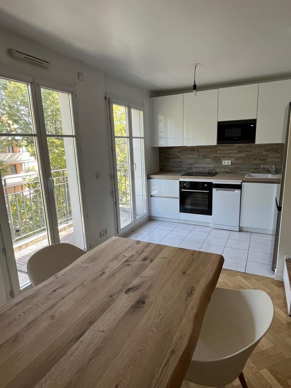 Kitchen or kitchenette, Dining area, dishwasher, oven