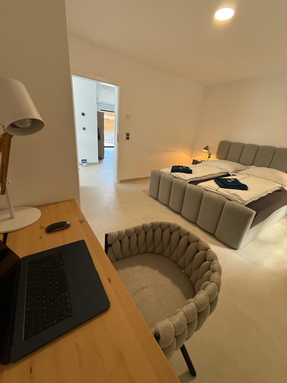 Bed, Photo of the whole room, Bedroom