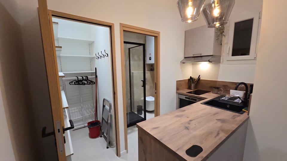 Kitchen or kitchenette
