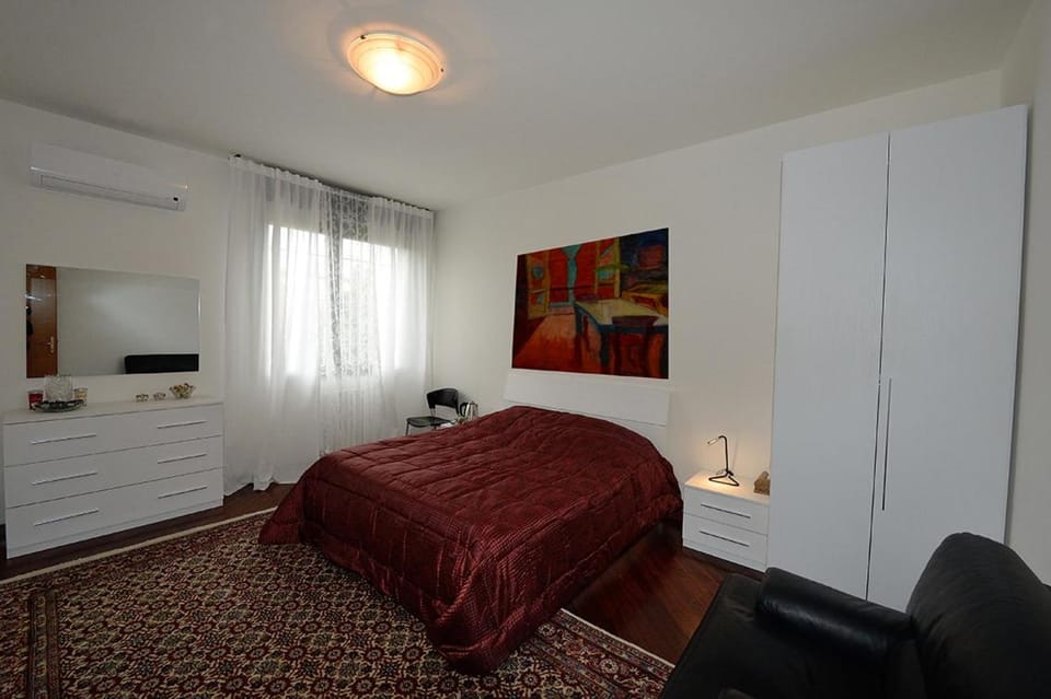 Day, Photo of the whole room