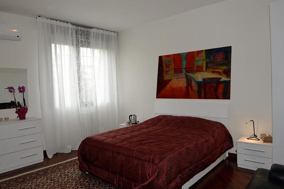 Garden, Garden, Nightclub / DJ, Bathroom, Coffee/tea facilities, Photo of the whole room, Evening entertainment, Bedroom