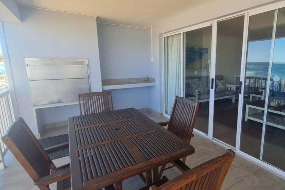 View (from property/room), Balcony/Terrace, Seating area, Sea view