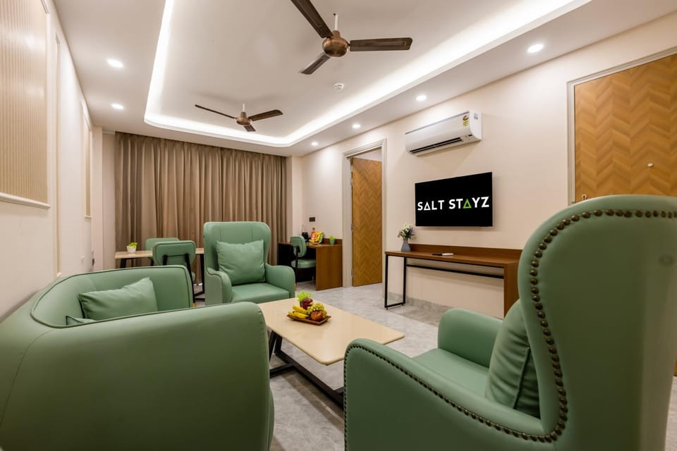 TV and multimedia, Living room, Seating area, Evening entertainment, air conditioner