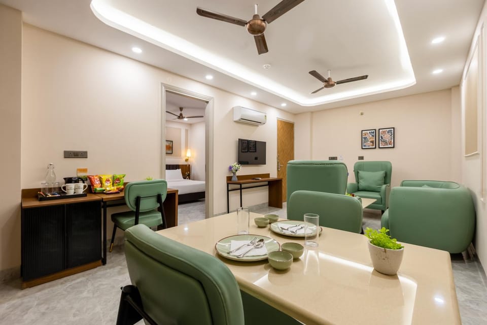 Bed, TV and multimedia, Coffee/tea facilities, Living room, Seating area, Dining area, Bedroom, air conditioner