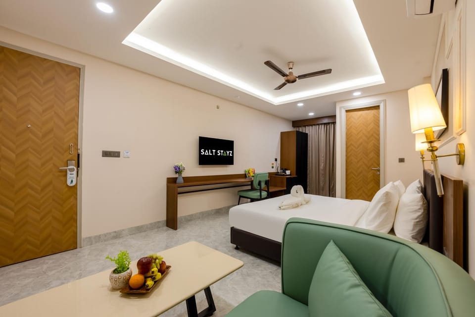 Bed, TV and multimedia, Coffee/tea facilities, Living room, Photo of the whole room, Seating area, Bedroom, air conditioner