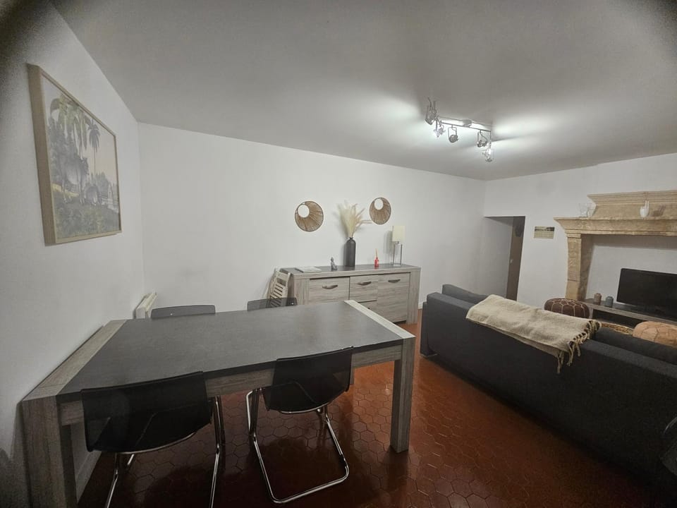 Dining area, Meals