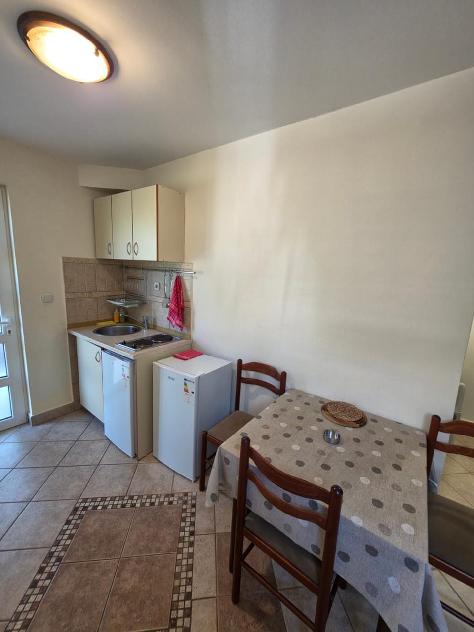 Kitchen or kitchenette, Communal kitchen