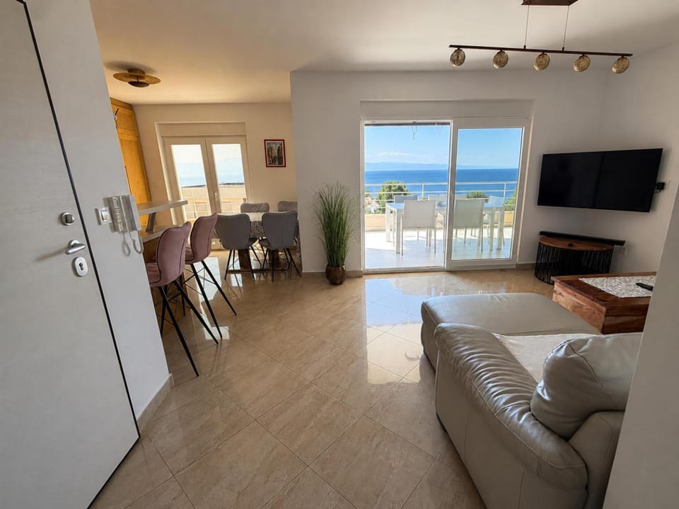 TV and multimedia, Seating area, Sea view