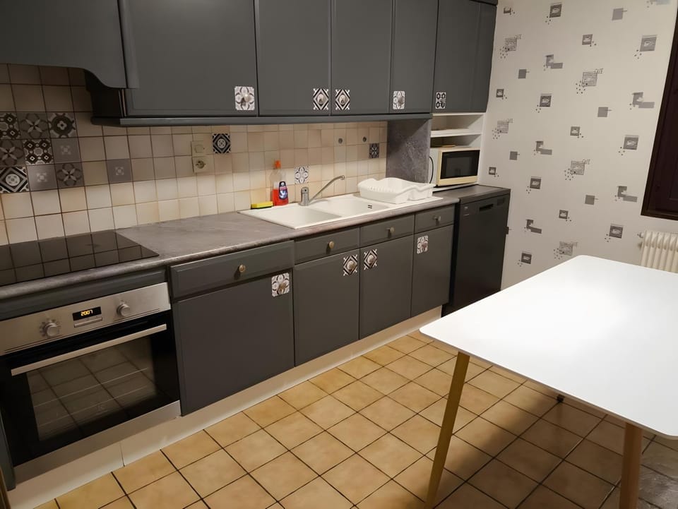Kitchen or kitchenette, Living room