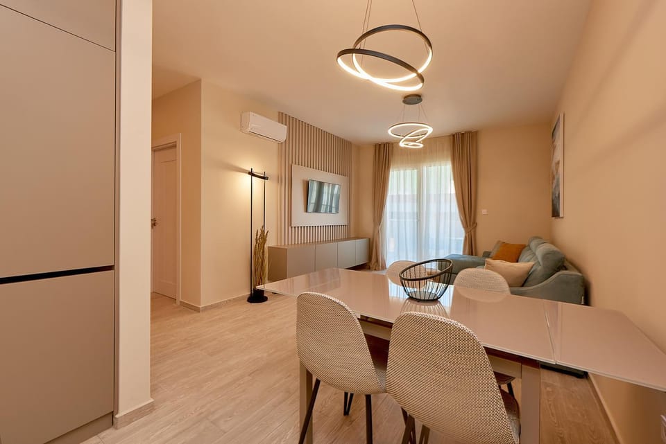 Living room, Seating area, Dining area, air conditioner