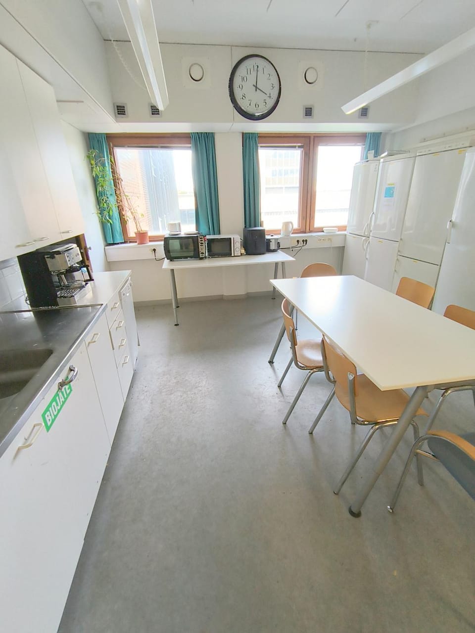 Kitchen or kitchenette, Dining area, oven