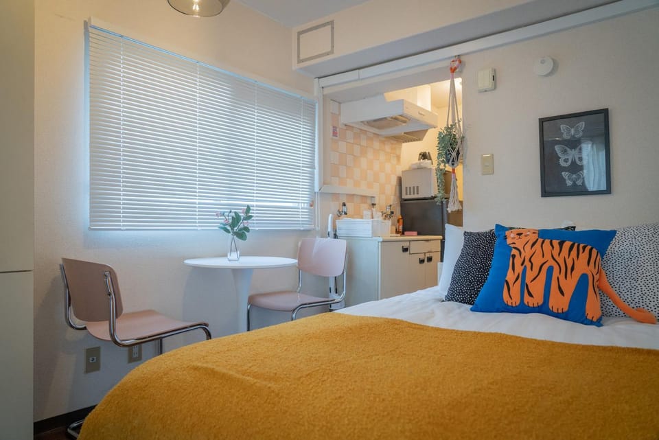 Bed, Seating area, Bedroom