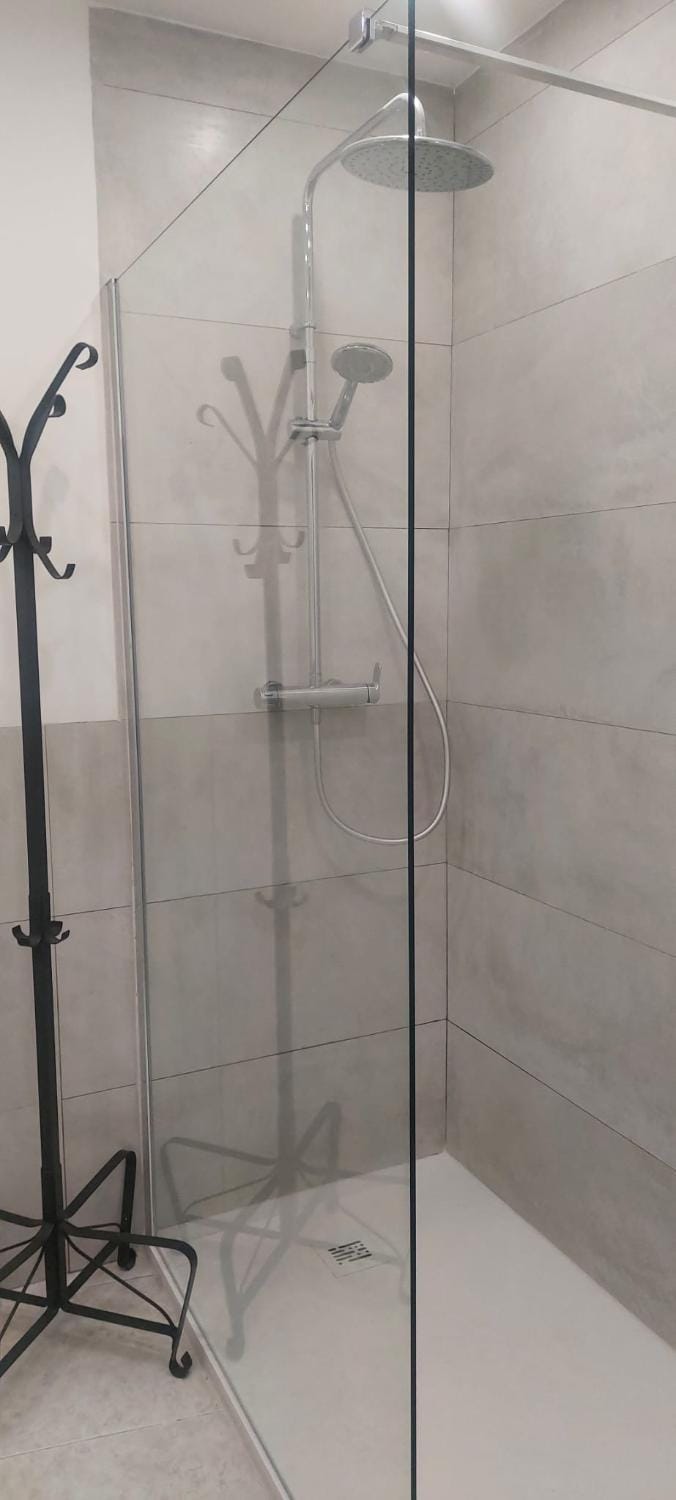 Bedrooms in bright and spacious apartment near the Harbour Bed and Breakfast in Lagos