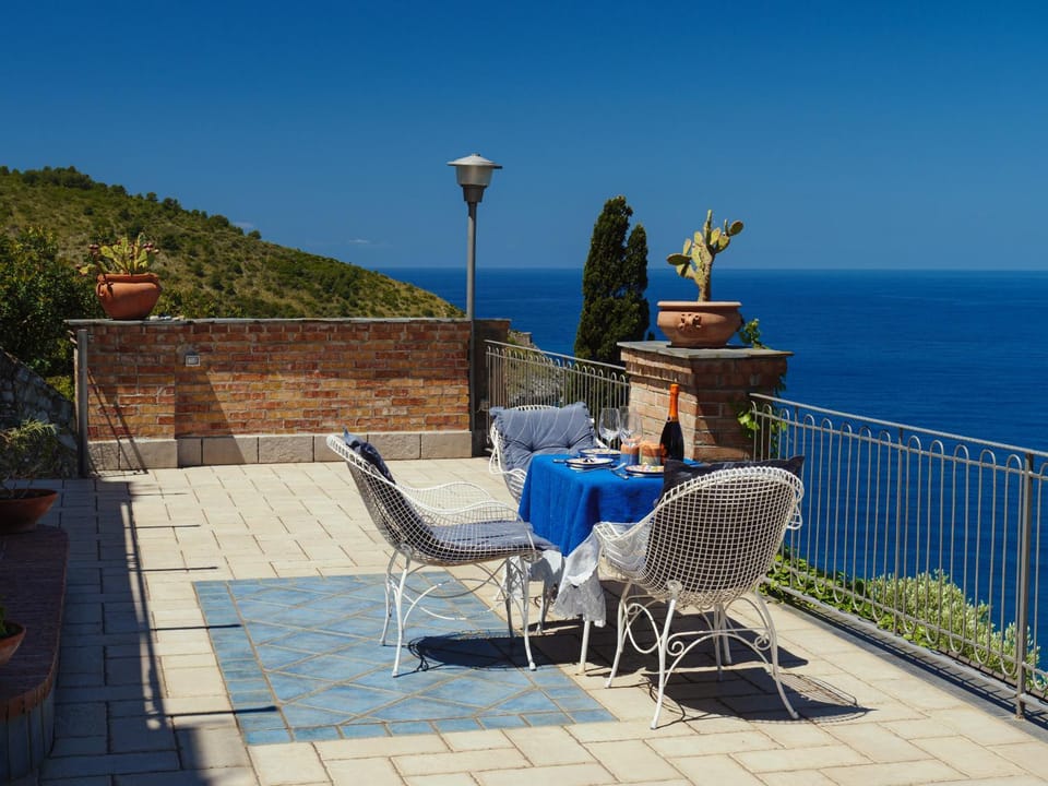 Balcony/Terrace, Sea view, Breakfast, Lunch, Dinner
