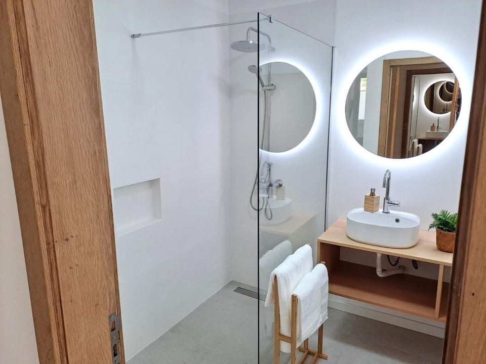 Shower, Bathroom