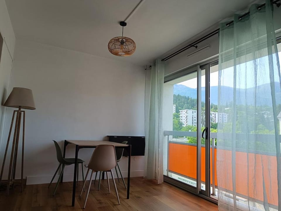 Studio vue dégagée, centre ville et place privée ! Apartment in Provence-Alpes-Côte d'Azur