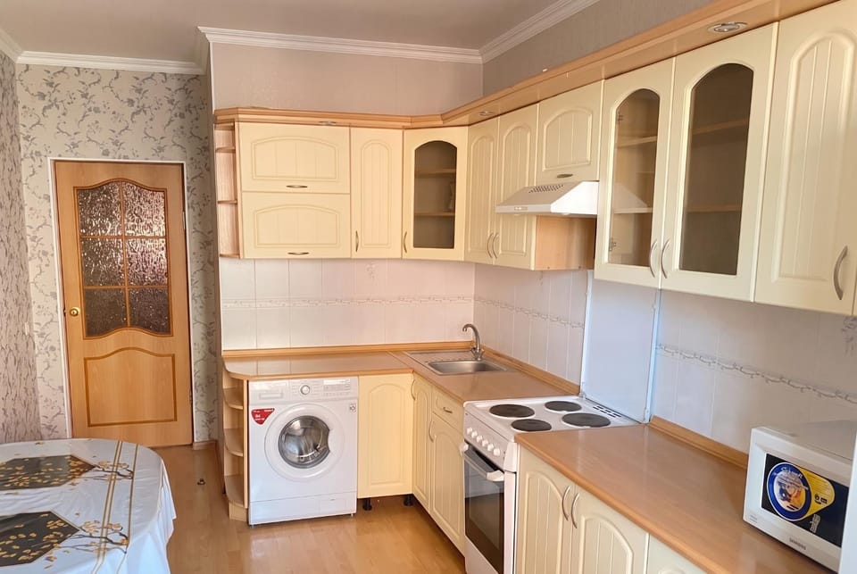Kitchen or kitchenette, oven, stove