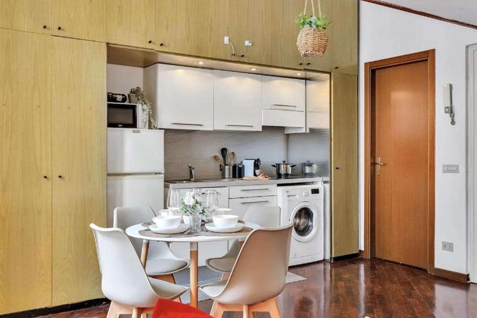 Compagnoni Flat 4 Posti Letto 15' Duomo, 15' Linate Metro M4 Apartment in Milan
