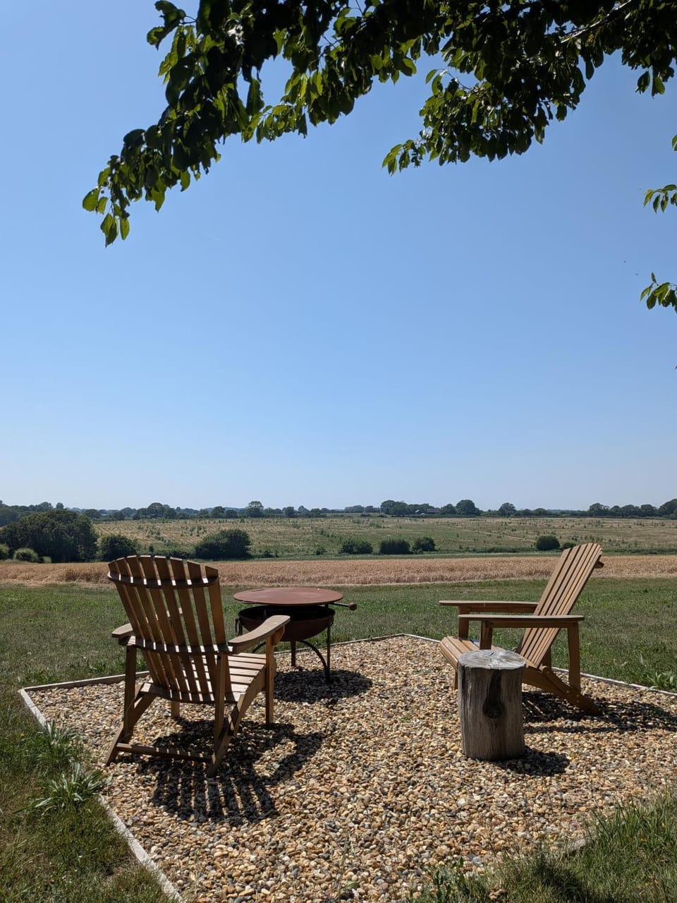 The Eyrie - Scenic Plankbridge Shepherds Hut Retreat Apartment in Tendring District