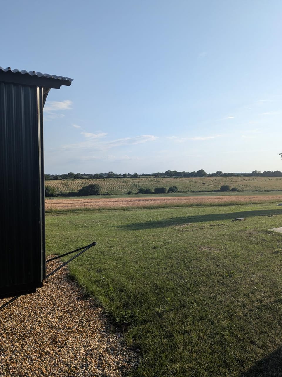 The Eyrie - Scenic Plankbridge Shepherds Hut Retreat Apartment in Tendring District