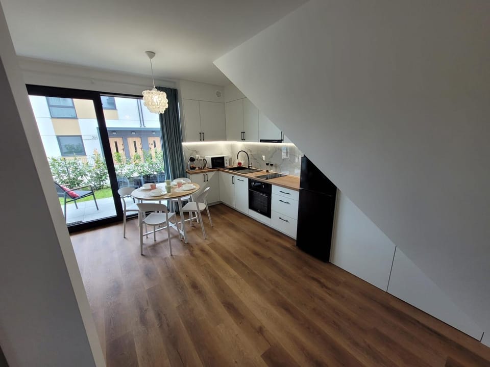 Kitchen or kitchenette, Dining area, microwave, oven, pet friendly, stove