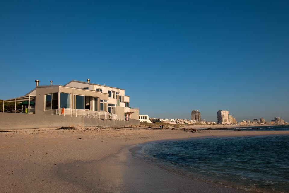 Facade/entrance, Sea view