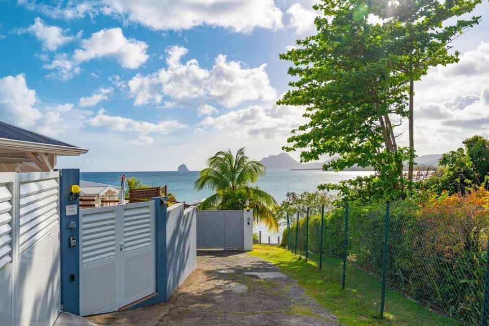 Mon Petit Paradis, Sea view, terrace & beach Apartment in Sainte-Luce