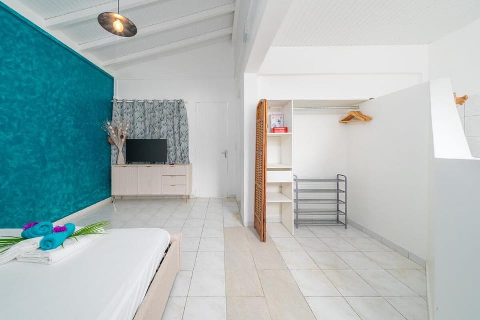 Mon Petit Paradis, Sea view, terrace & beach Apartment in Sainte-Luce
