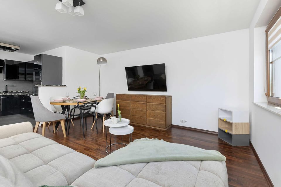 TV and multimedia, Kitchen or kitchenette, Living room, Seating area, Evening entertainment