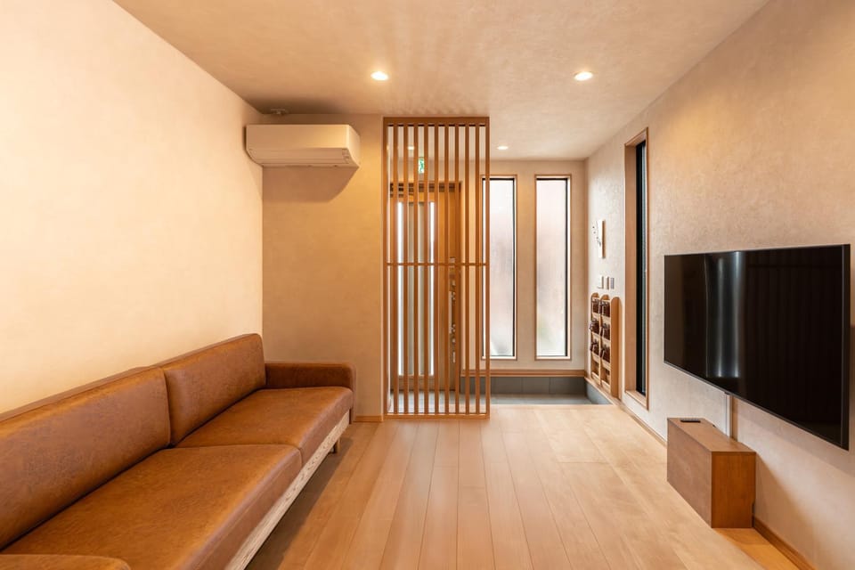 New 関空 難波 梅田へ直通 室内庭園付き和風一戸建 6名でも快適 蒼羽B House in Osaka