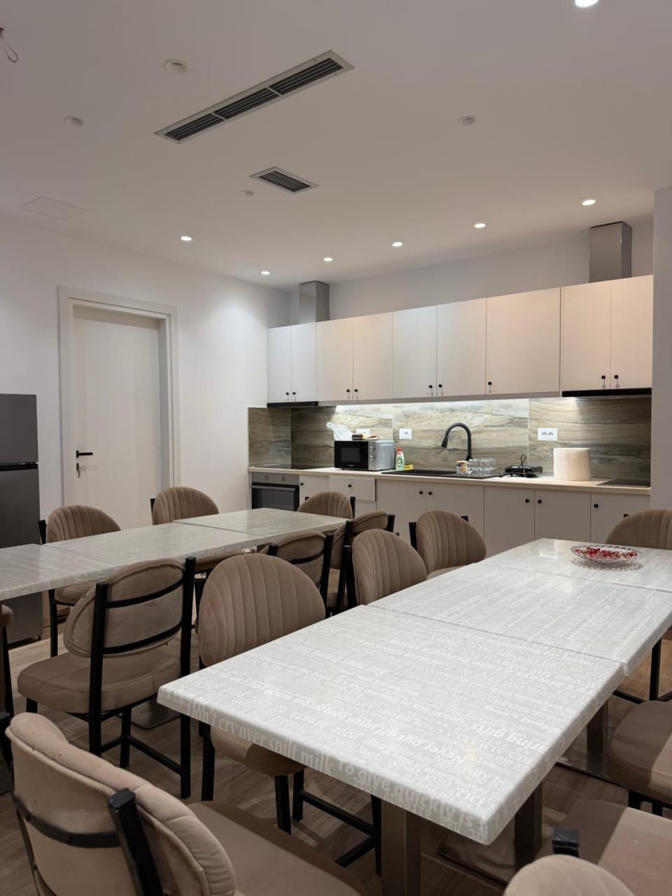 Kitchen or kitchenette, Living room, Seating area, Dining area, minibar, oven