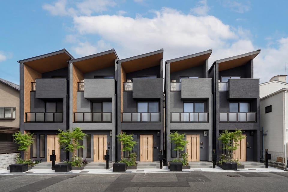 New 関空 難波 梅田へ直通 室内庭園付き和風一戸建 6名でも快適 蒼羽A House in Osaka