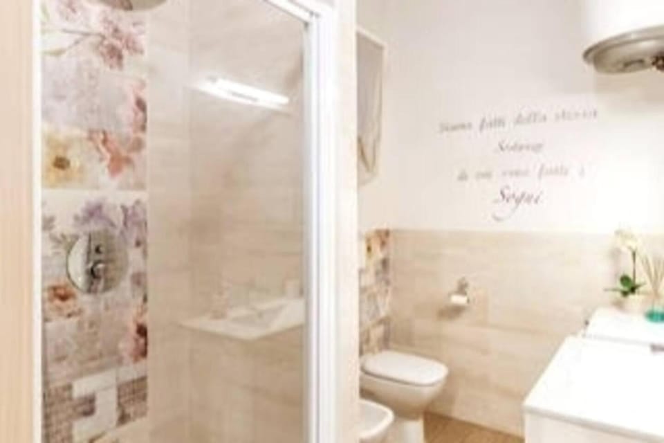 Shower, Toilet, Bath