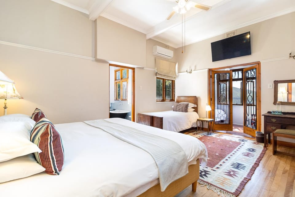 Bed, Bathroom, Photo of the whole room, Bedroom