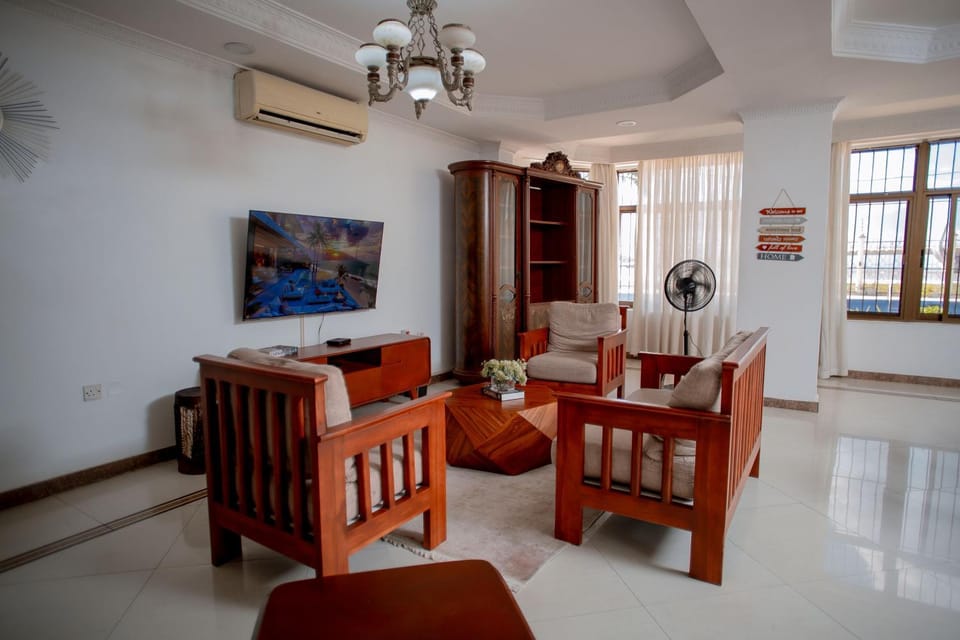 Game Room, TV and multimedia, Seating area, Pool view, Sea view