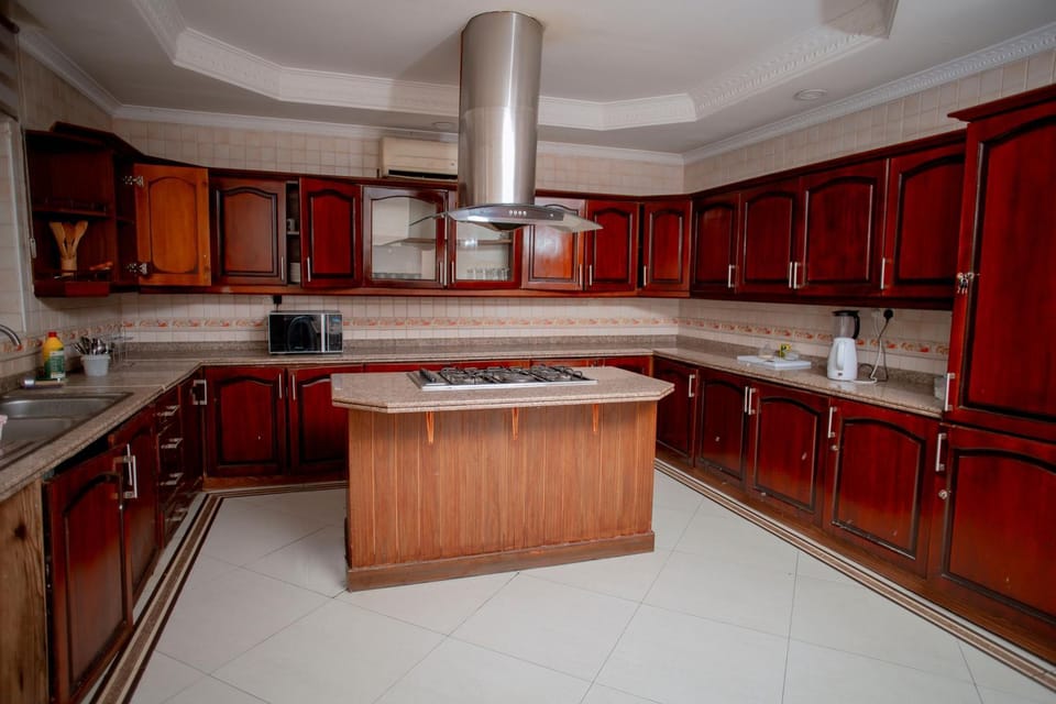 Coffee/tea facilities, Kitchen or kitchenette, microwave, oven, stove, stove, toaster, kitchen, kitchen