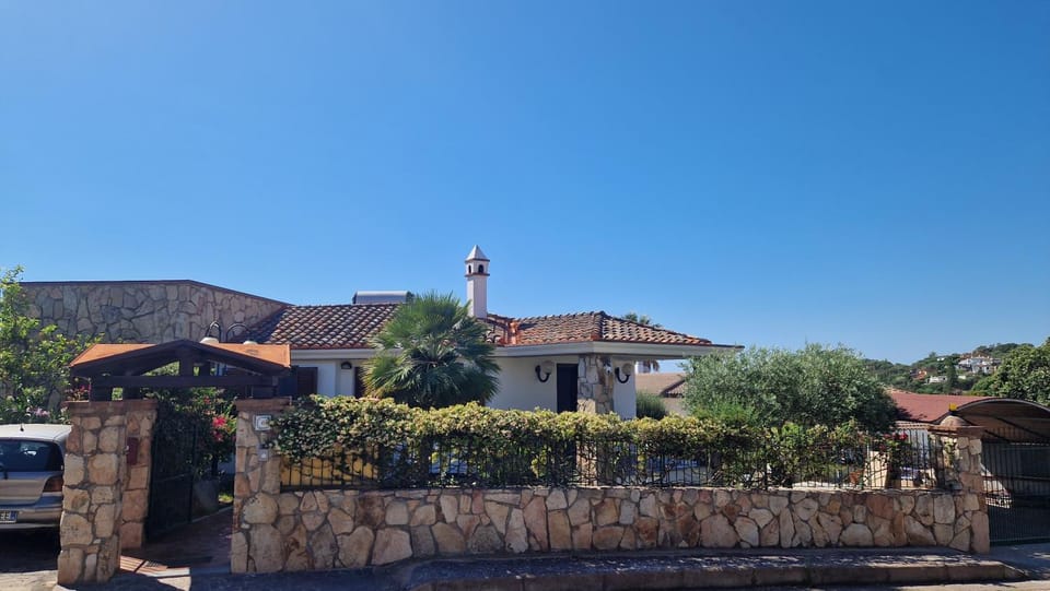 Domus Luxi Porto Frailis House in Sardinia