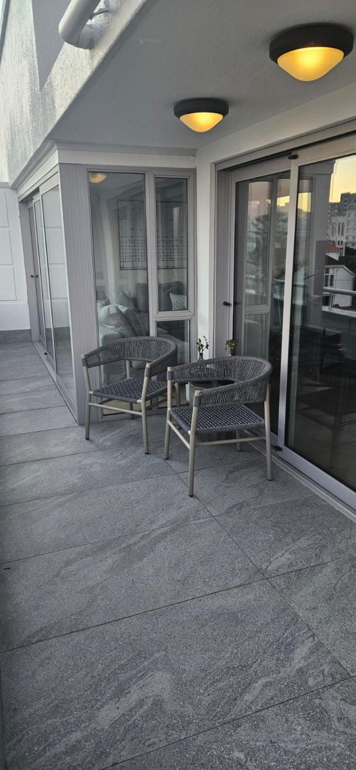 Coastal Sanctuary with Ocean Views-Location Baby Apartment in Sea Point
