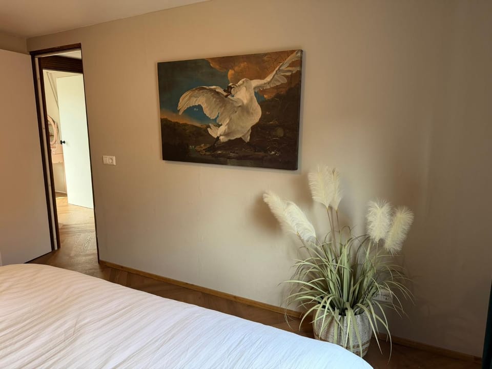 Bed, Photo of the whole room, Decorative detail, Bedroom