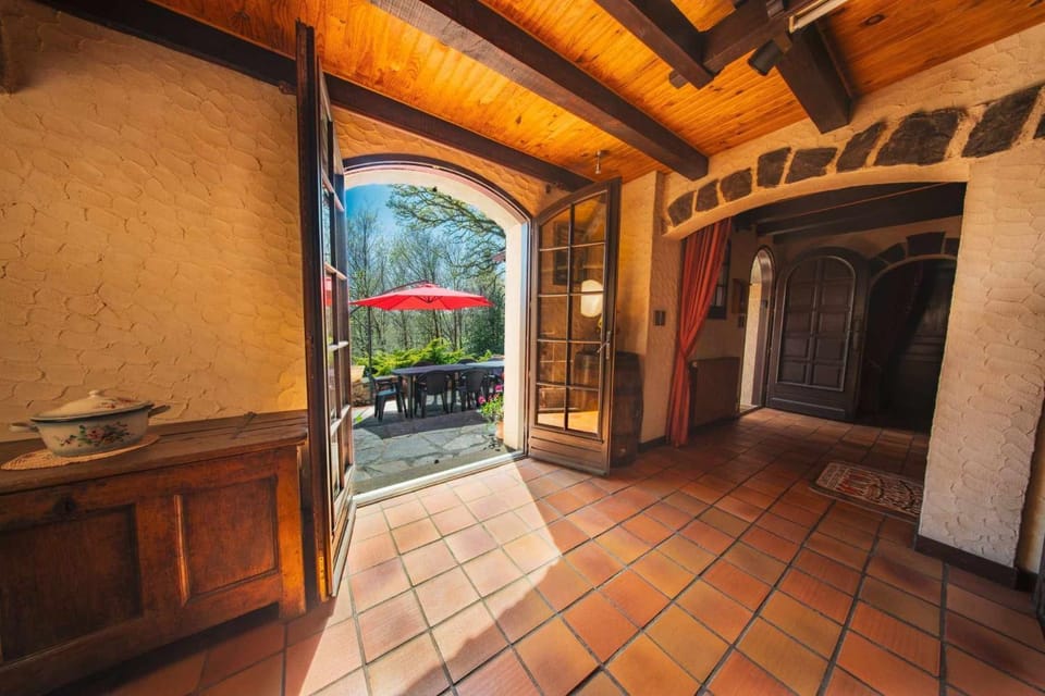 Gite du Puy de La Besse House in Nouvelle-Aquitaine