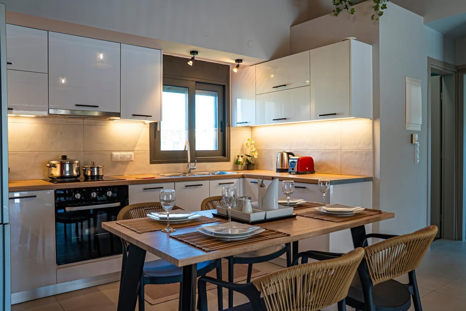 Dining area, kitchen