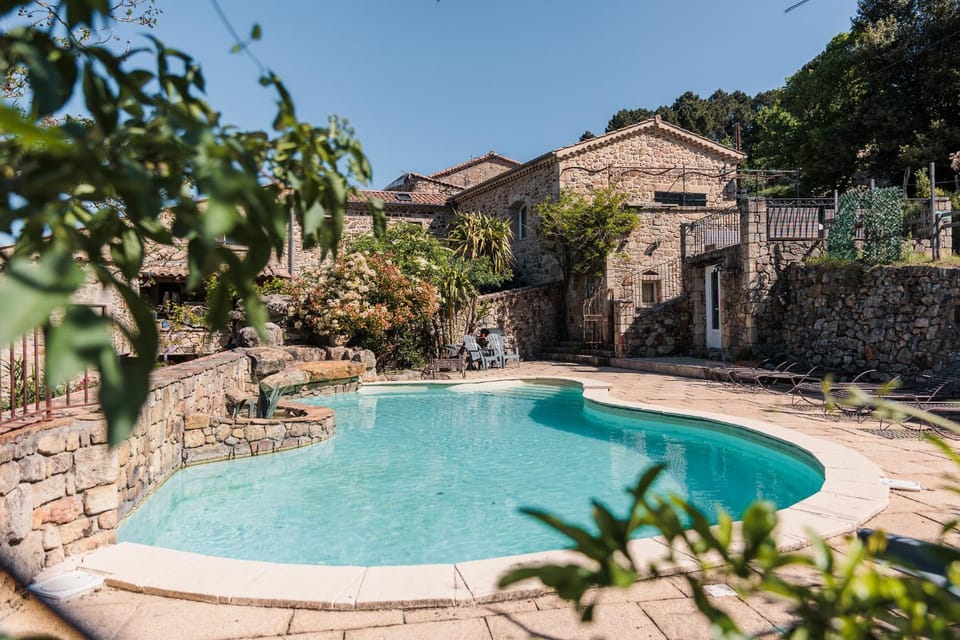 Property building, Spring, Day, Natural landscape, Garden, Garden view, Pool view, Swimming pool, sunbed