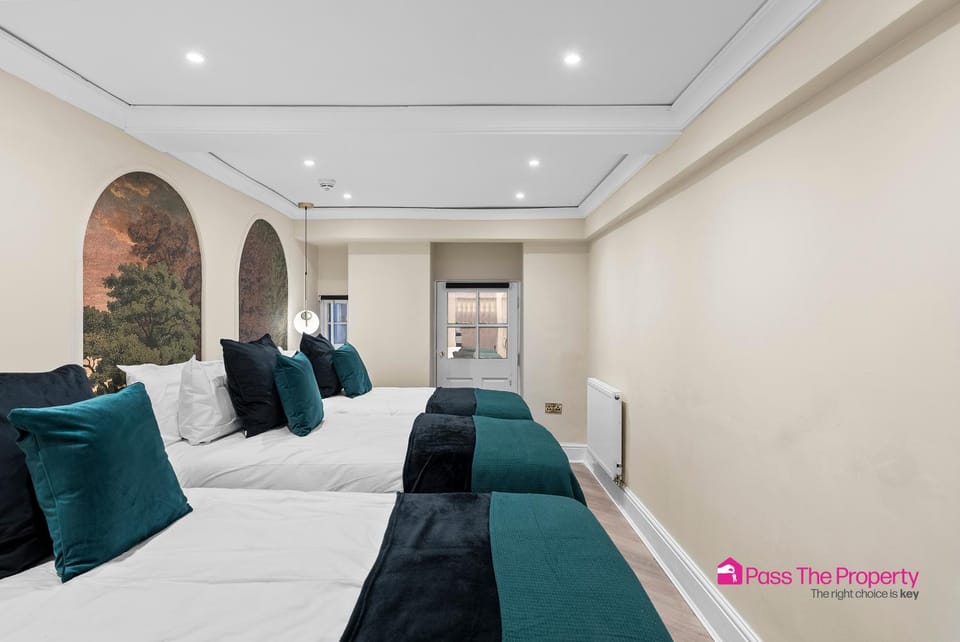 Experience Elegance in Central Bath Apartment in Bath