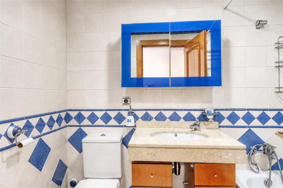 3160 Elegant Seafront House House in Marbella