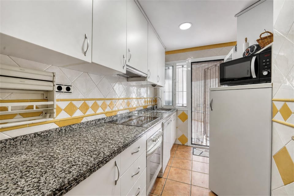3160 Elegant Seafront House House in Marbella