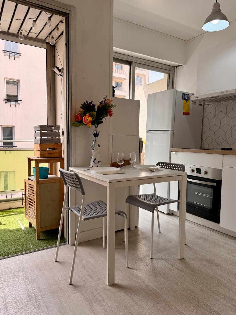 Patio, Balcony/Terrace, Kitchen or kitchenette, Dining area, stove, kitchen