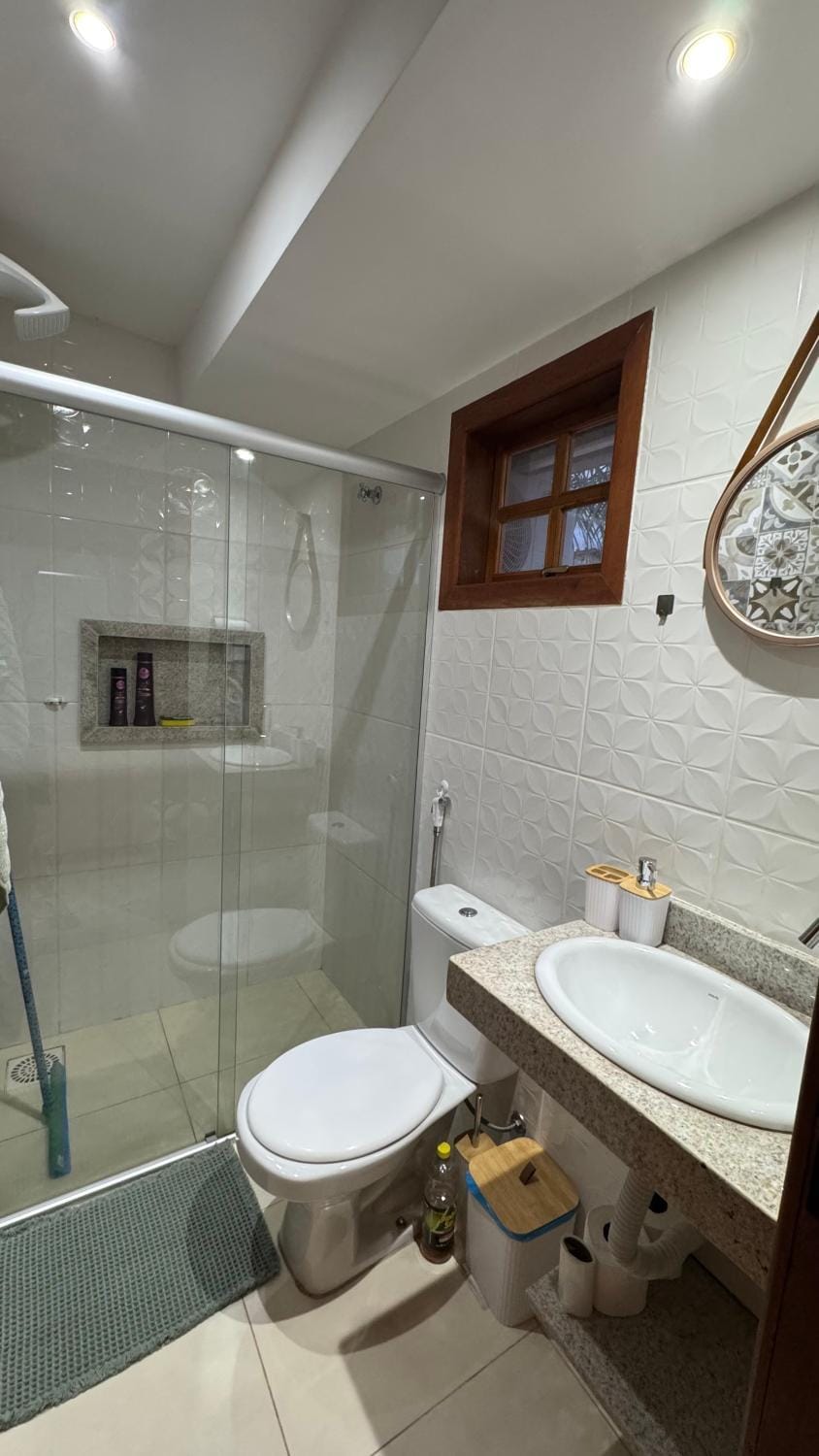Shower, Toilet, towels