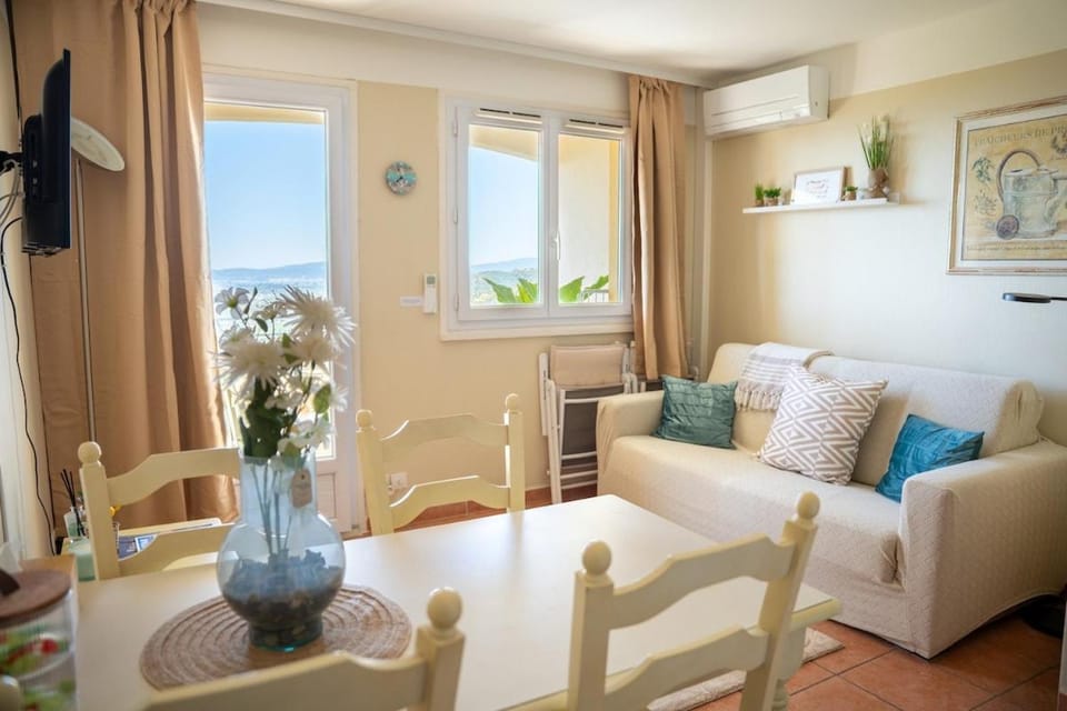 Le Balcon Bleu Sea View Gulf of Saint-Tropez Apartment in Sainte-Maxime