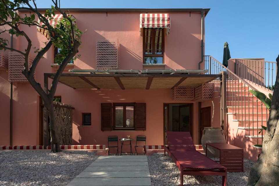 Property building, Patio, Day, Balcony/Terrace